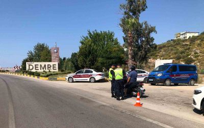 Antalya’da kurallara uymayan motosiklet sürücülerine ceza yağdı
