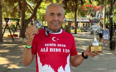 75 yaşındaki Demir Adam, Alanya Triatlonu’ndan 1 kupa ve 1 madalya ile döndü
