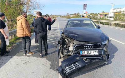 Tırın önünde sürüklenen araçtan burunları bile kanamadan çıktılar
