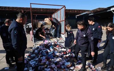 Antalya’da ele geçirilen 2 bin adet sahte parfüm imha edildi
