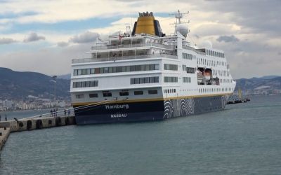 2025 yılının ilk ‘kruvaziyer’ gemisi Alanya İskelesine demirledi
