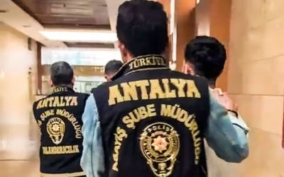 ’Başkomiser’ ve ’savcı’ yalanıyla yarım milyon lira dolandırdılar
