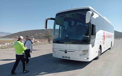 Antalya’da trafik denetimleri sıklaştırıldı, 59 bin araç ve sürücü kontrol edildi
