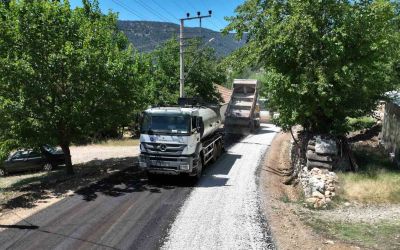 Kaş Beldibi ve Sütleğen Grup Yolu asfaltlanıyor
