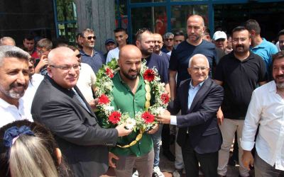 Kırkpınar Başpehlivanı Orhan Okulu baba ocağında coşku ile karşılandı
