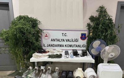 Evini uyuşturucu serasına çevirdi, kaçamadı
