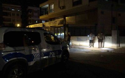 Oturduğu apartmanın girişinde silahlı saldırıya uğrayan şahıs yaralandı
