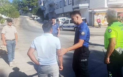 Ehliyetsiz sürücüyü korumak için yalan söyledi, karakola götürüldü

