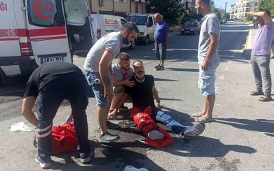 Antalya’da tur aracıyla çarpışan motosikletli yaralandı
