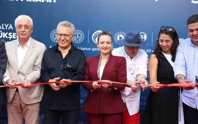15. Antalya Kitap Fuarı kapılarını açtı
