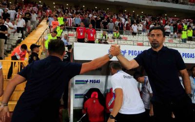 Trendyol Süper Lig: Antalyaspor: 1 - Çaykur Rizespor: 2 (İlk yarı)
