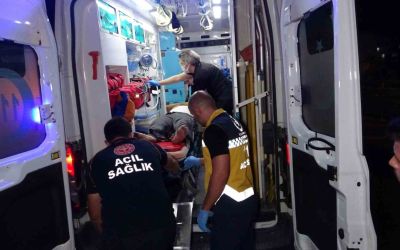 Tırla otomobil çarpıştı: Hurdaya dönen otomobildeki sürücü yaralanmadı, tır sürücüsü kabinde sıkıştı
