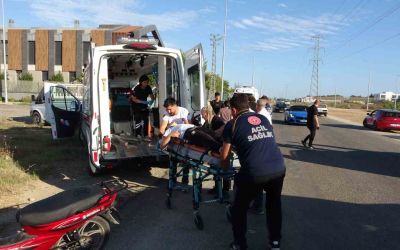 Antalya’da 14 yaşındaki çocuğun kullandığı motosiklet kamyonetle çarpıştı: 1 yaralı
