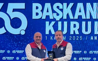 Eğitim Bir Sen Antalya Şubesi’ne plaket
