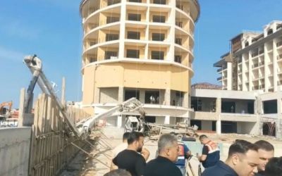 Alanya’da otel inşaatında yan yatan beton mikserin kolu işçiye çarptı: 1 ölü
