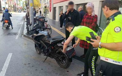 Motosikletin plakasını ’bandana’ ile kapattı: 43 bin 149 TL ceza yedi
