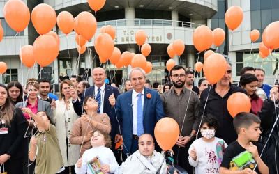 Kepez’de lösemiye karşı turuncu umutlar gökyüzüne yükseldi
