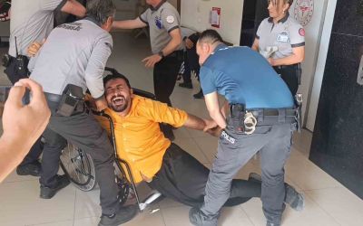 Yangın tahliyesinde hasta ve yakını rolündeki hastane çalışanlarından ’Oscar’lık performans
