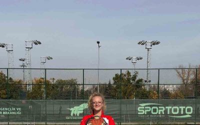 Antalyalı 16 yaşındaki tenisçi Zeynepsu, Tokyo Olimpiyatları için milli formayı giydi
