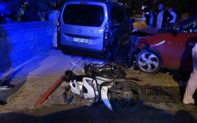 Kazada yaralanan motosikletlinin feryatları mahalleyi inletti
