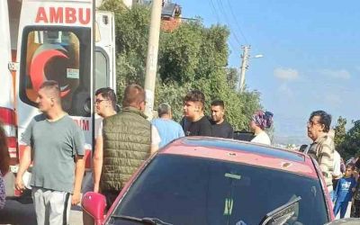 Motosiklet, ’U’ dönüşü yapan otomobile çarptı: 2 yaralı
