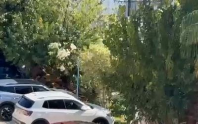 Yaşlı adamı sokak ortasında defalarca bıçaklayıp öldürdü: O anlar kamerada
