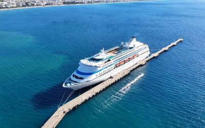 Lüks kruvaziyer 616 yolcu ve 435 mürettebatıyla Alanya’ya demirledi
