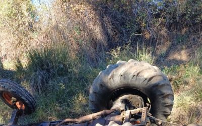 Devrilen traktörün altında kalan sürücü hayatını kaybetti
