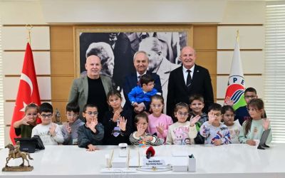 Kepez Belediyesi okullarda göz sağlığı taraması yaptı; 100 çocuğa ücretsiz gözlük
