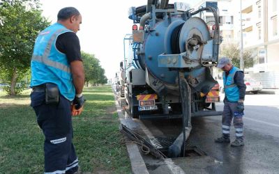 ASAT, Kepez’de yağmur suyu hatlarını temizliyor
