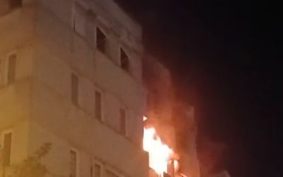 Antalya’da apartman dairesi alev alev yandı
