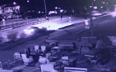 Havalanan otomobil hafif ticari araca çarptı
