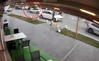 Yolun karşısına geçmek isteyen bisikletliye otomobil çarptı: 1 yaralı
