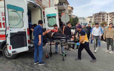 Kamyonetle çarpışan motorlu bisikletin sürücüsü yaralandı
