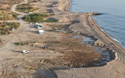 Antalya’da kum hırsızları sahilleri talan etti, kum ocağına dönen sahiller dronla görüntülendi
