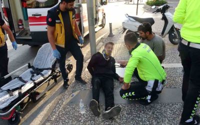 Yayaya çarpmamak için motosikleti devirdi: 1 yaralı
