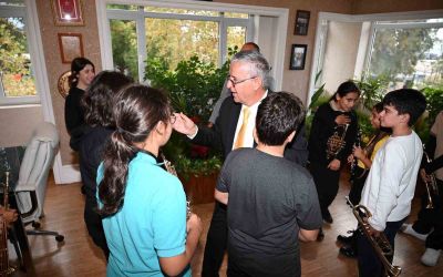 Geleceğin müzisyenlerinden Başkan Topaloğlu’na Öğretmenler Günü sürprizi
