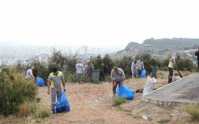 Üç hafta önce 60 çuval çöp toplanan caddeden bu sefer 80 çuval çöp çıktı
