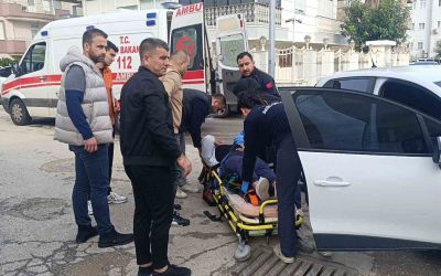 Antalya’da hafif ticari araç ile otomobil çarpıştı: 1 yaralı

