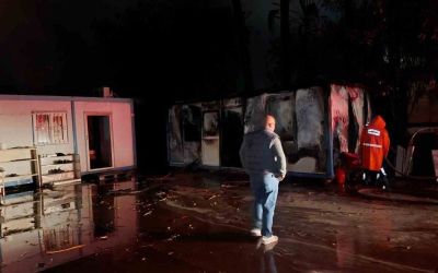 Yıldırım yangına sebep oldu konteyner küle döndü
