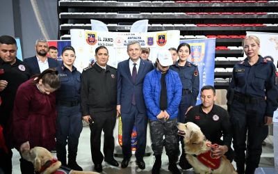 Antalya’da engeller sevgiyle aşılıyor
