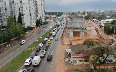 Yapımı devam eden köprülü kavşak inşaatı pideciye takıldı
