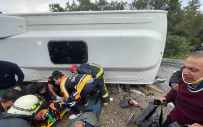 Antalya’da midibüs devrildi: 6 yaralı

