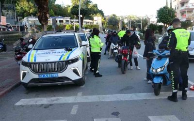 Manavgat’ta 294 motosikletliye 1 milyon liraya yakın ceza kesildi
