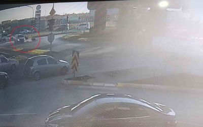 Otomobille çarpışan motosikletli yola savruldu: 1 yaralı
