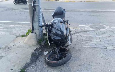 Motosiklet otomobile çarptı: 1 yaralı
