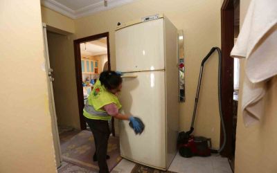 Yalnız yaşayan yaşlı kadına şefkat eli
