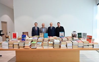 Prof. Dr. Fahrettin Tızlak’tan Antalya Kütüphanesi’ne 2000 kitaplık değerli bağış
