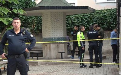 Genç kadın toplantı için beklediği dayısının silahından çıkan kurşunlarla hayatını kaybetmiş
