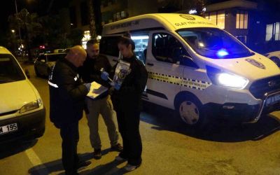 Park halindeki araçlara çarptı, pompalı tüfek ile işyeri sahibini yaraladı
